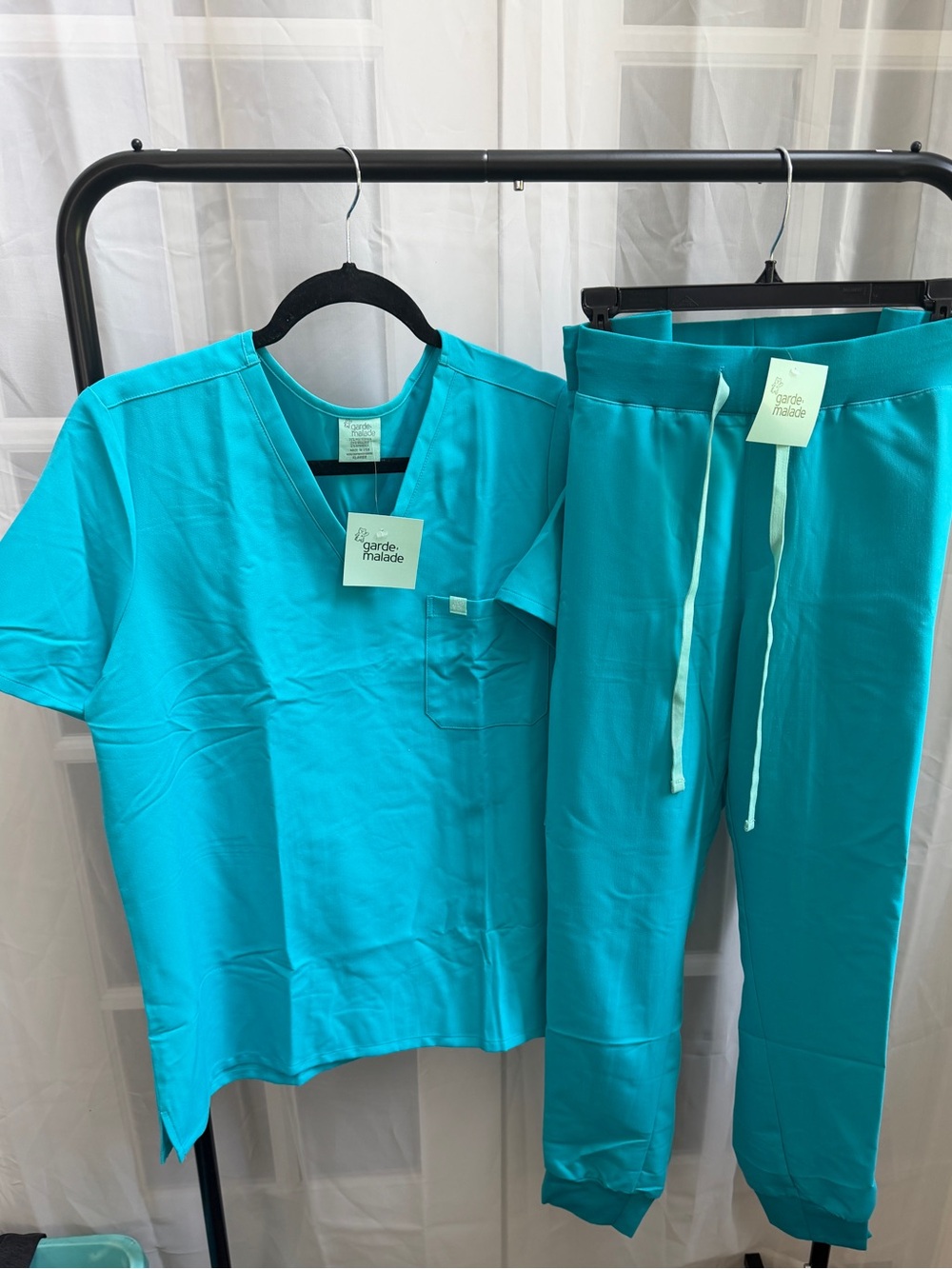 Garde-Malade Women's Teal Scrub Top & Jogger Set - Teal NEW